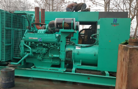 吴川发电机组如何判断水冷式机油散热器内部是否需要清洗？